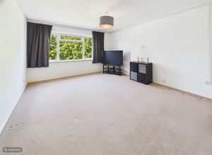 LIVING ROOM- click for photo gallery